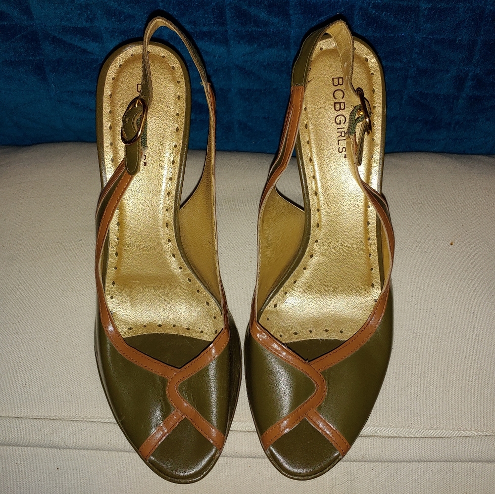 BCBG- 2 tone, EUC, leather platform heels